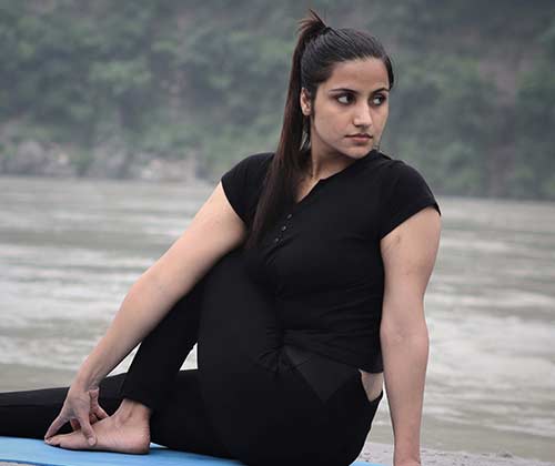 Yoga Trainer Sakshi Saini